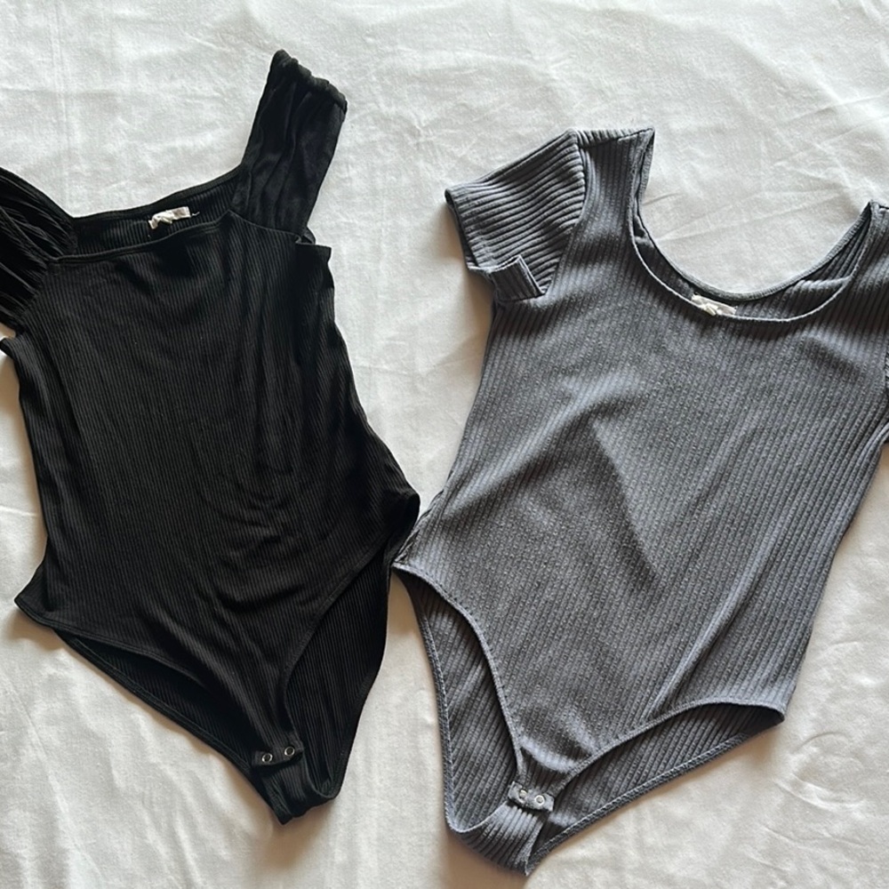 Set of 2 Black and Gray Ribbed Bodysuits